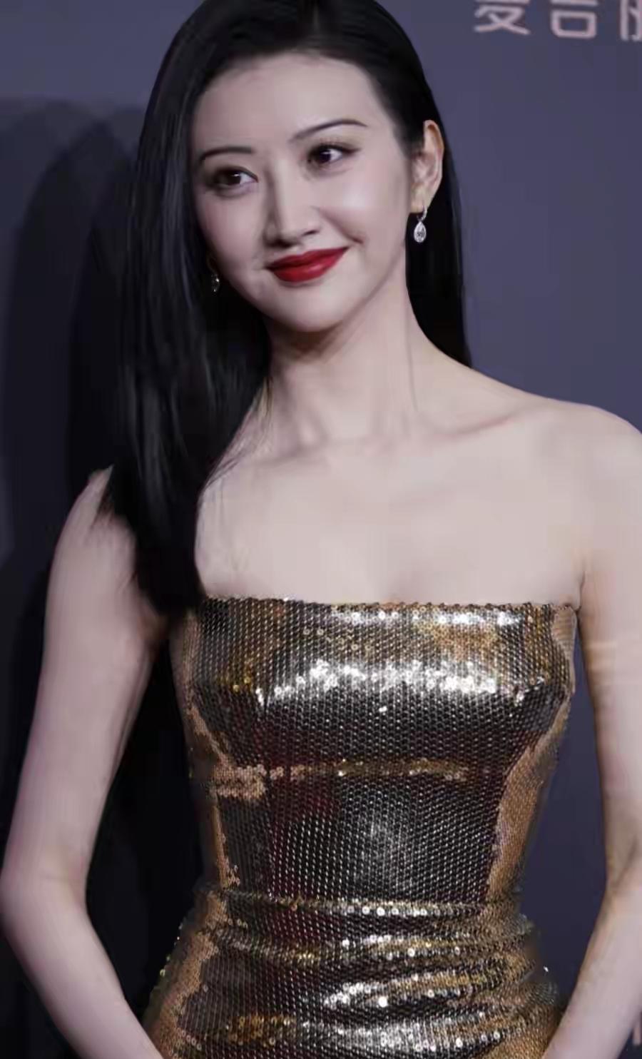 难怪现在的彩礼越来越高老百姓的3040万和明星比起来真的是微不足道当他给景甜