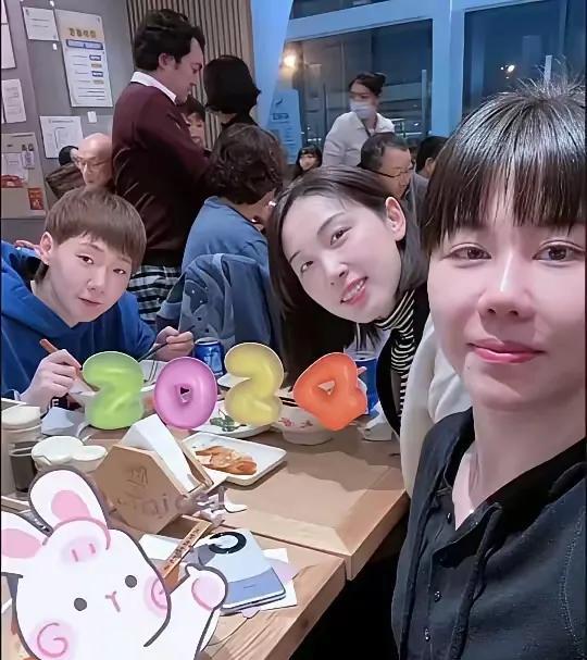 有人说国乒女队是分圈子的，说孙颖莎的圈子比较小些，王曼昱的圈子大一些，你怎么看？