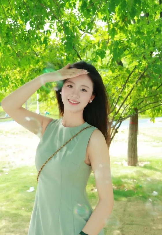 我朋友真的是太睿智了！她女儿谈了个男朋友，家庭条件十分优越。男孩第一次登门，