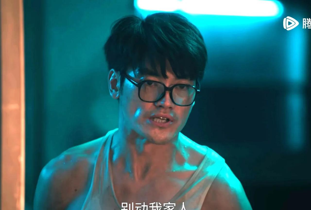 《扫毒风暴》里真正的狠人出现了，竟然是“不显山不露水”的他!放高利贷的豹哥来到