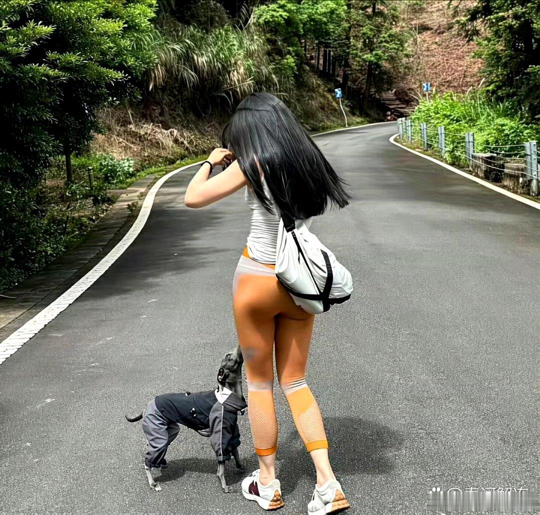 第一眼你也看错了吧？再认真看看吧。这个颜色太特别了。