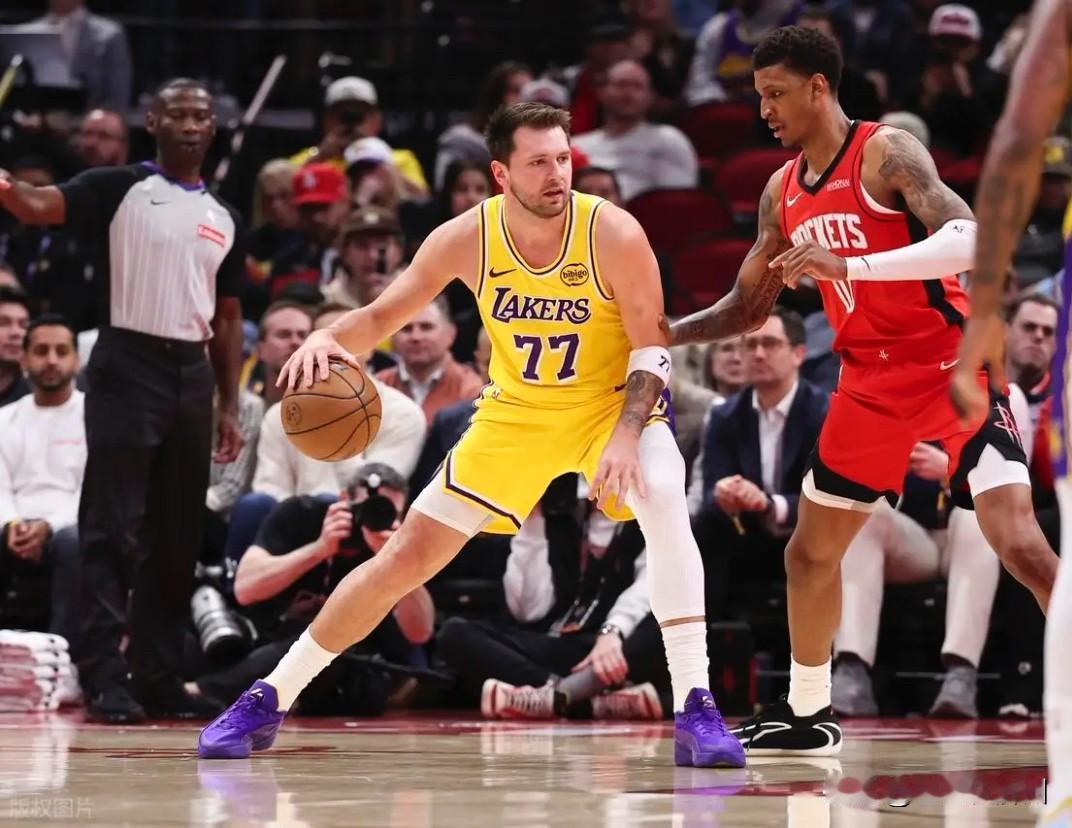 不知道为什么，总有一个预感，东契奇的总得分会超过詹姆斯，原因是……他打球