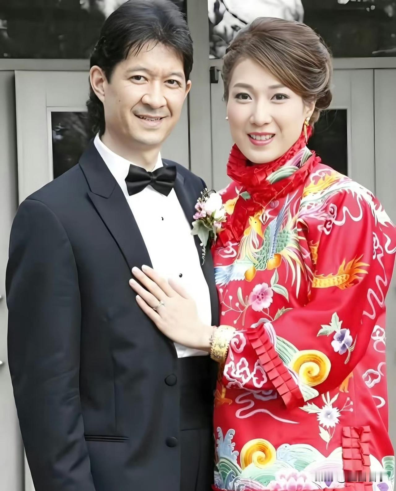 钟嘉欣否认婚变传闻本来以为两人已经够撕破脸了没想到她的老公Jeremy做法的