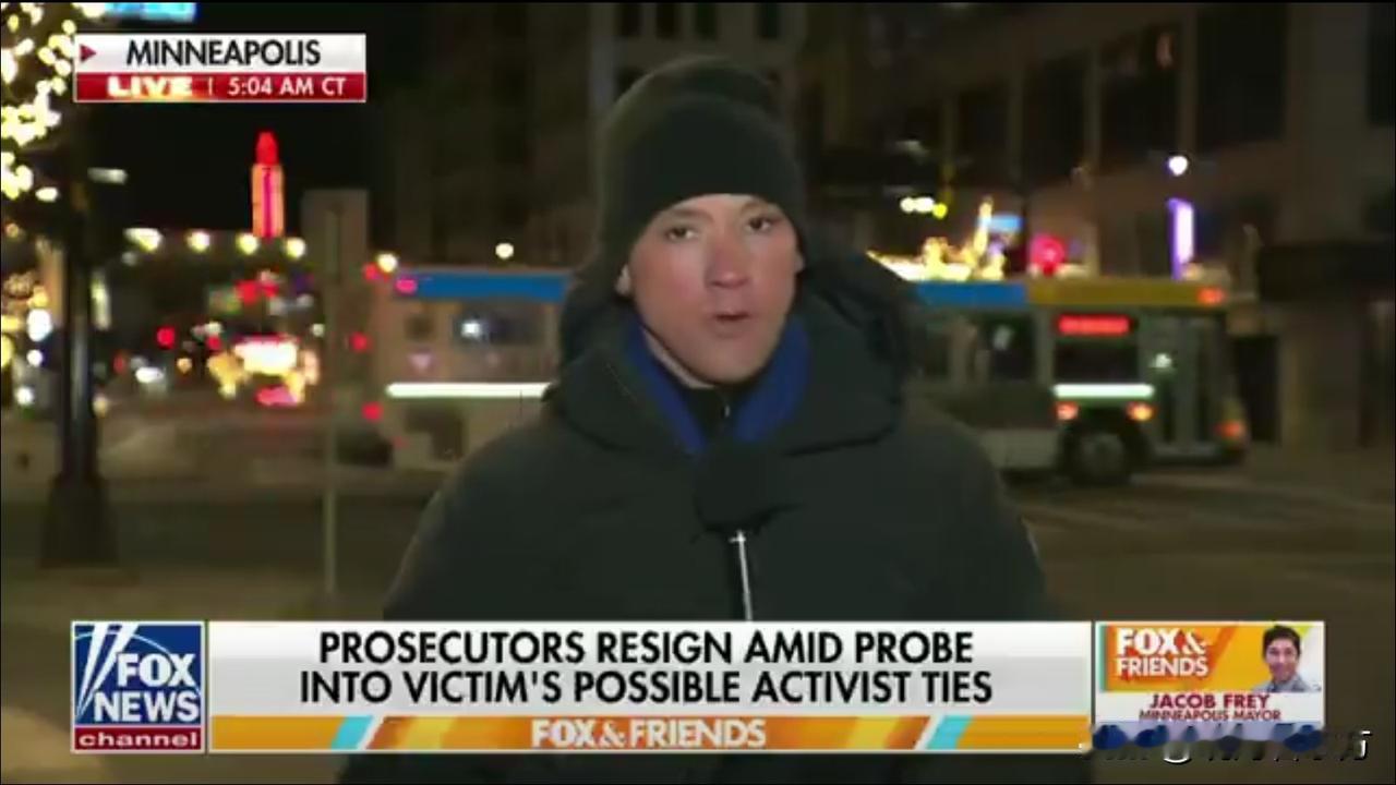 美国福克斯电视台报道：美国至少六名高级联邦检察官，包括联邦第一助理检察官乔·汤普