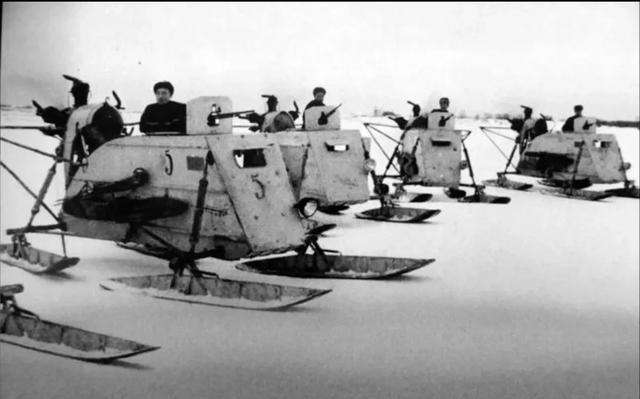 工业国的游击队可不是只有步枪，苏军的游击队还把航空发动机拆下来装到雪橇上面，再焊