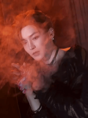 没想到这个赛道这么挤，主题挺正常的咋整出一脸欲求不满的样子🫢