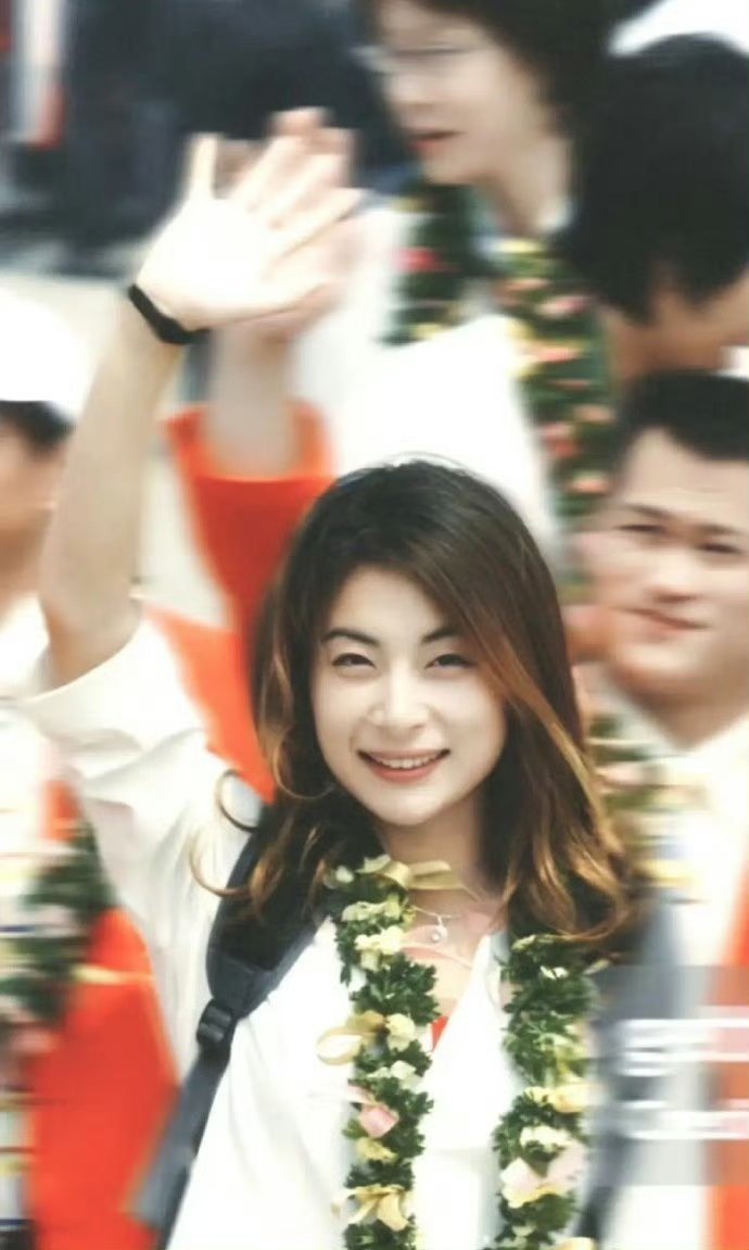 郭晶晶当年奥运夺冠后访港，这颜值太美了，怪不得霍启刚说她化妆怕她跑了