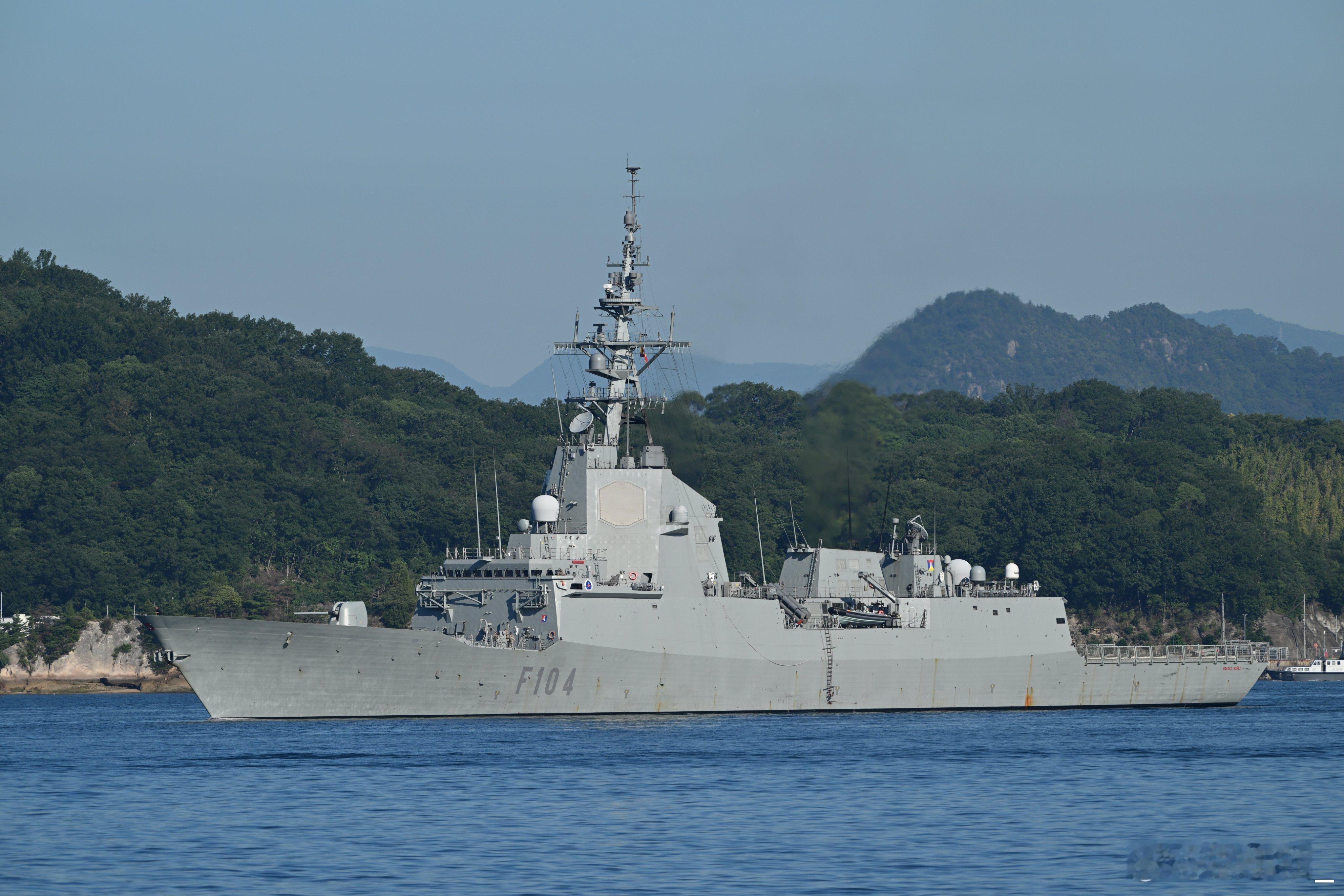 西班牙海军F-104“MéndezNúñez”号护卫舰近日在日本驻训，大概是执