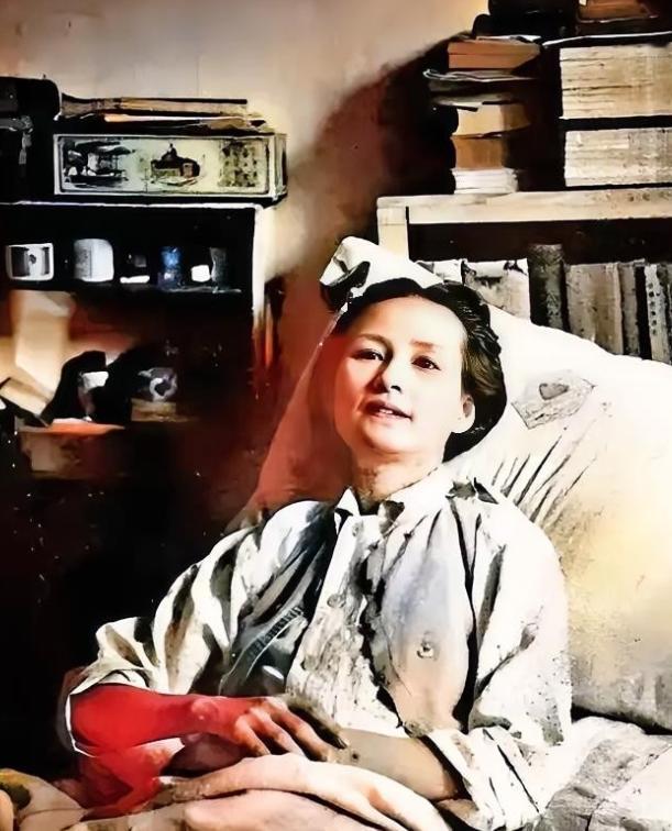 一天，林徽因写信给美国的好友费慰梅：手头宽裕的话，能不能借我一点钱，最近实在是揭