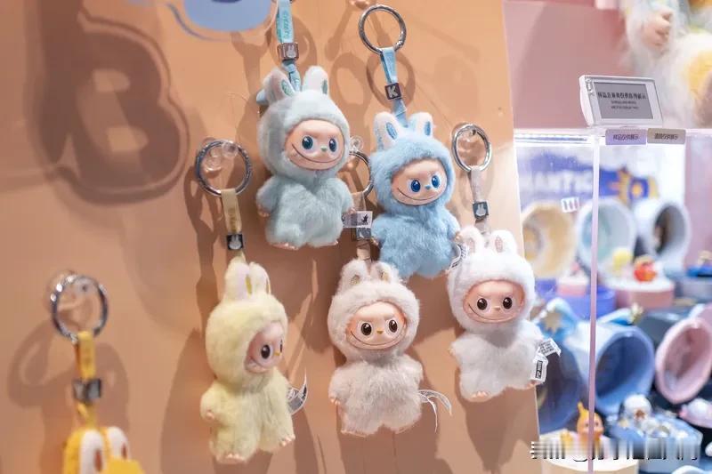 11月7日，“泡泡玛特直播事故”直接冲上微博热搜第一。原来是11月6日，直播间工