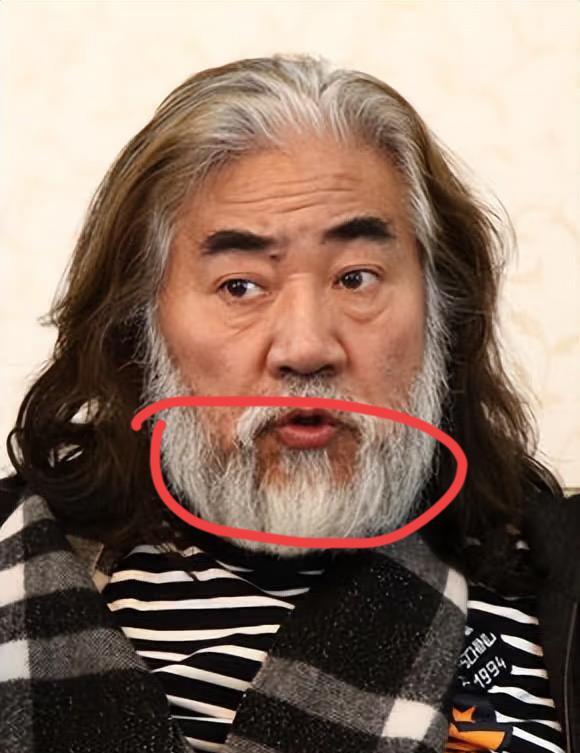 我突然发现张纪中有一个“致命”的问题可能大家都没发现吧！那就是他的胡子！简