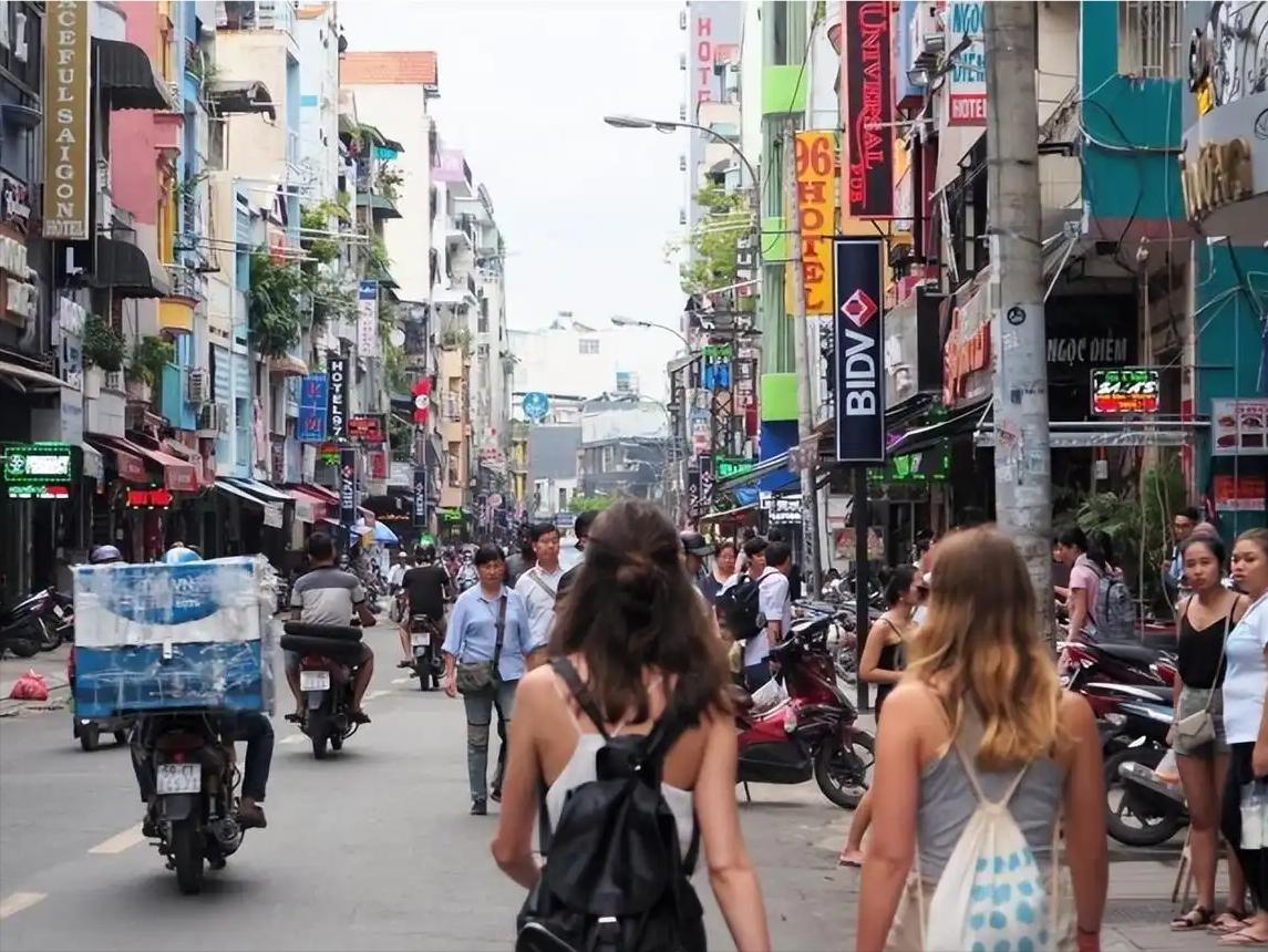 终于知道欧美国家富豪为什么不来中国旅游，却非常喜欢东南亚了最近总有人问我，中国