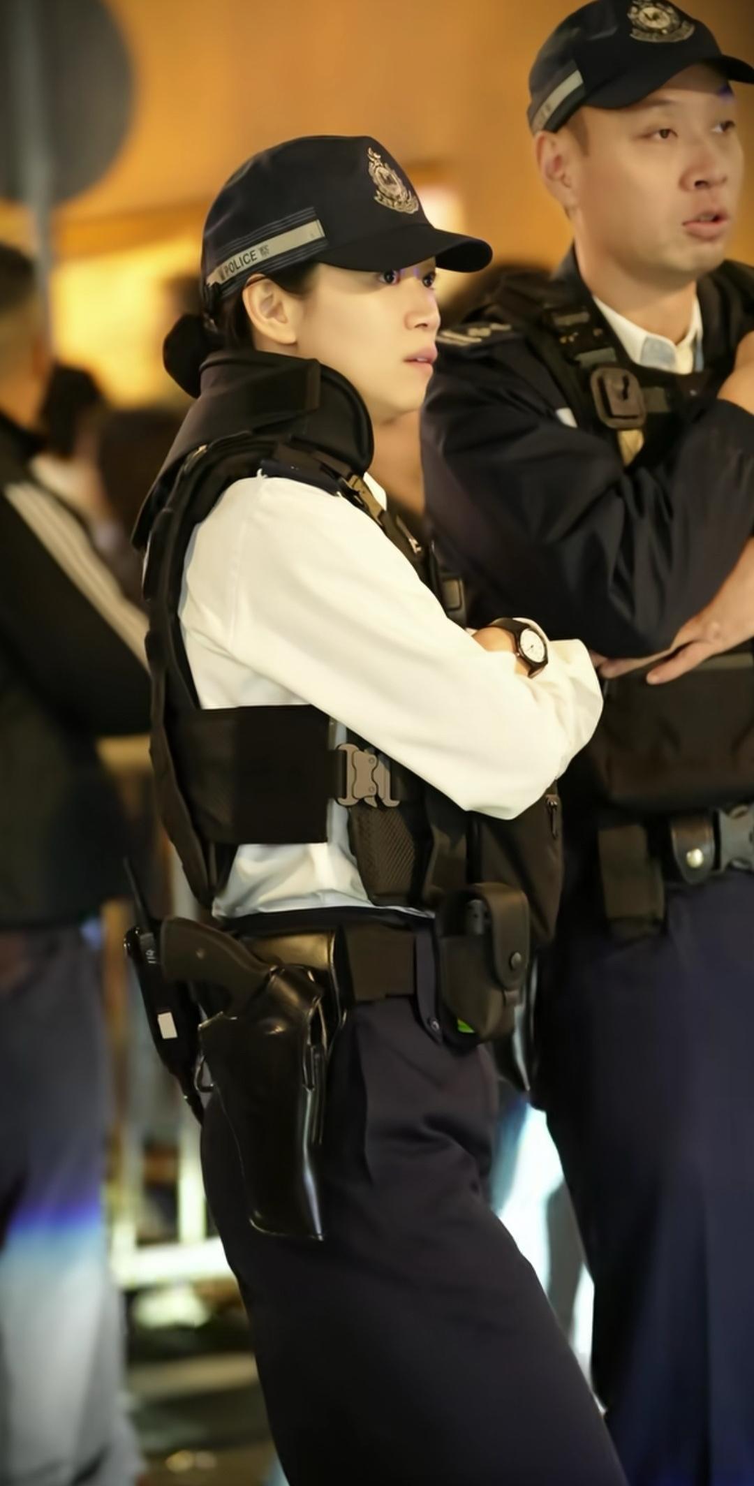 香港阿sir可以配枪。