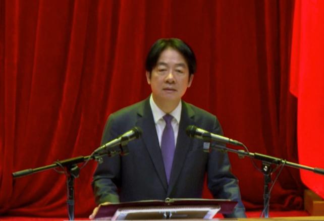 联合早报报道：“中国大陆星期三（9月3日）举行抗战胜利80周年阅兵，赖清德说，台