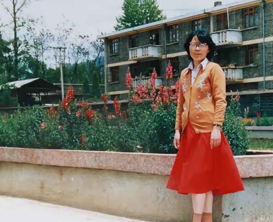 “张校长”正式交钥匙了！这位东北口音倔到骨子里的老太太，在云南褶皱里死磕了整整