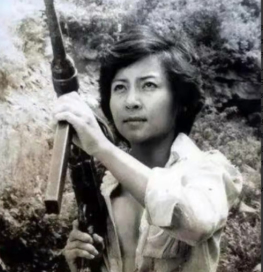 1975年，上百名美军惨死在越南美女特工阮文慧手下，美军悬赏10万未果，谁知4年