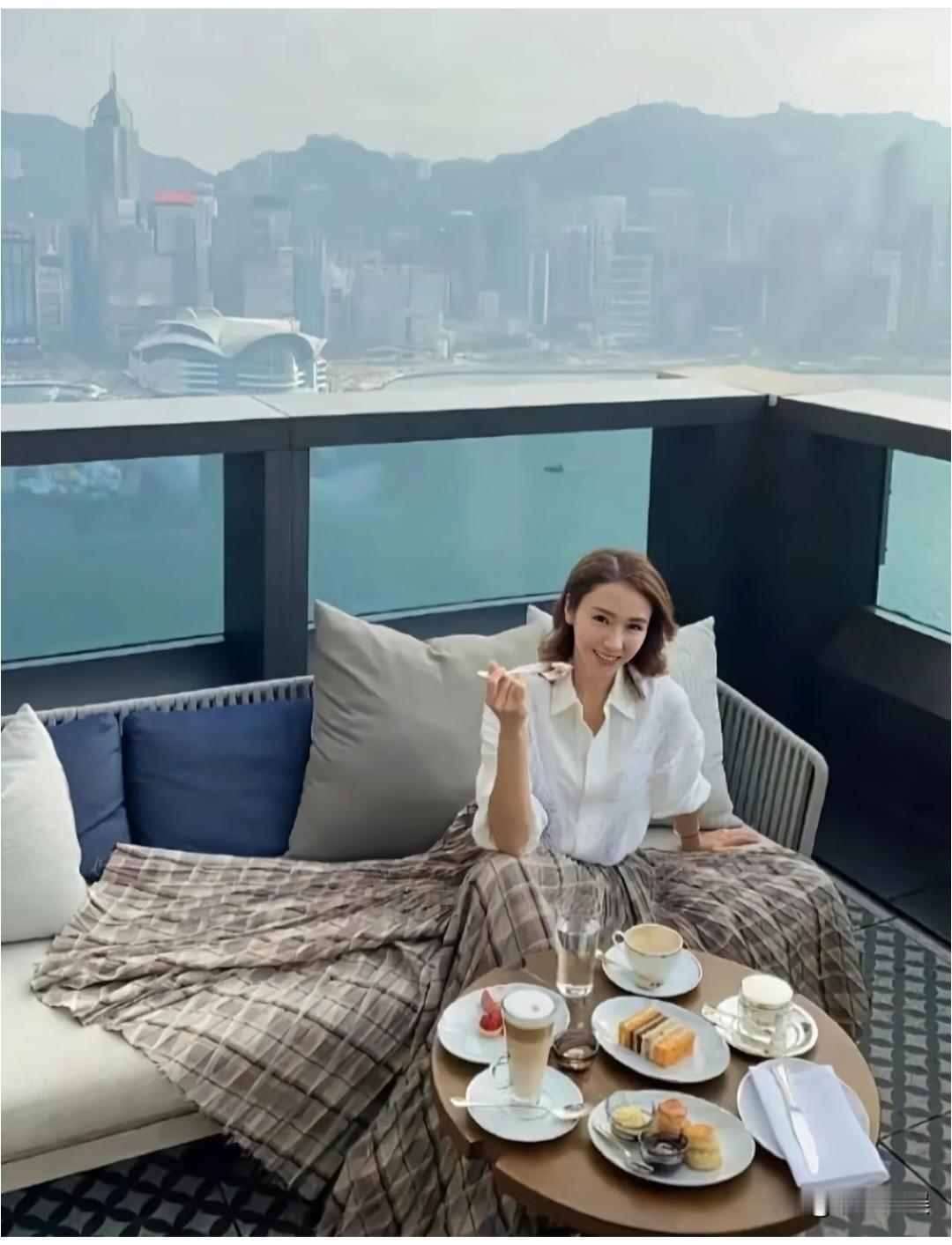 黎姿，这么大的裙摆是真的吗？