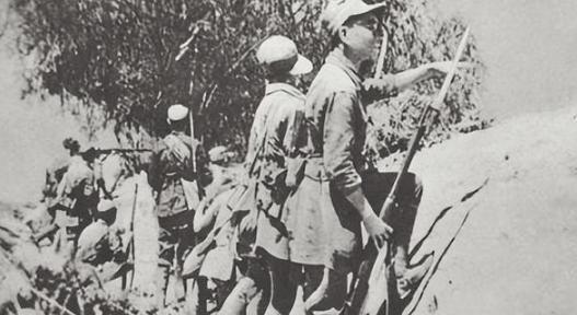 1943年初春，新四军2营正要打日军伏击，一大嫂忽跪求营长：求求你们，放过这些日