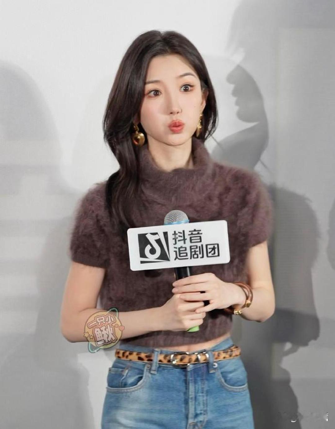 毛晓彤﻿这﻿身材‍﻿‏也太顶了，‍﻿⁠状态好到⁠没话说，﻿4个‍‌“舔‍屏⁠‏”都不够使的。​