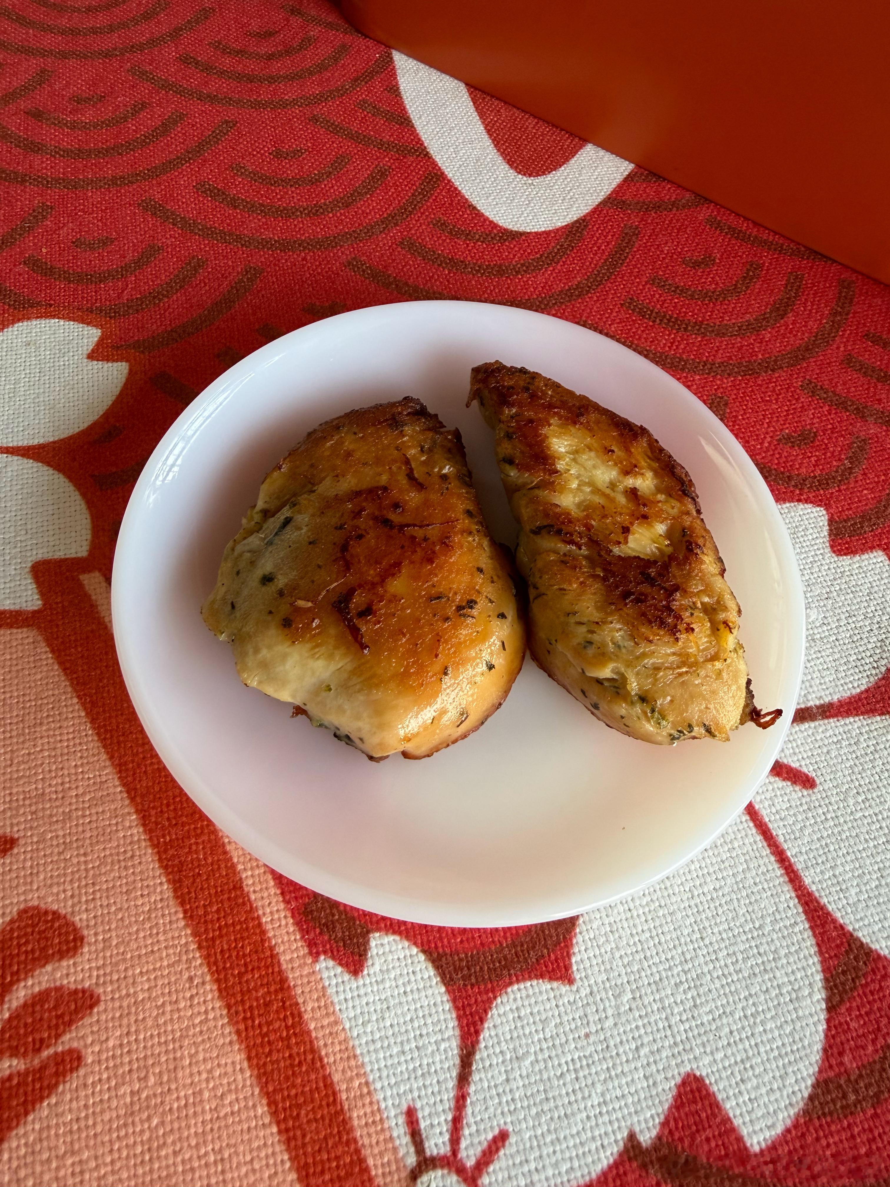 饮食营养早餐之一二蒸西红柿撒白糖最美味，很久很久以前，喜欢生西红柿蘸白糖吃，现在