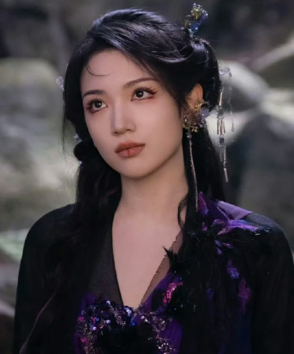 我勒个豆！咋没人说这姐这么恐怖啊！​​​