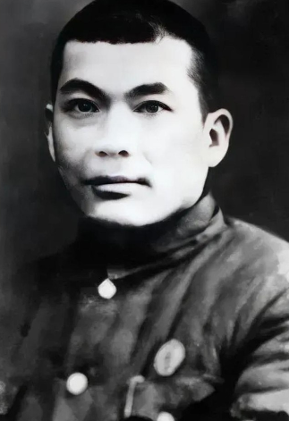 1941年，牛子龙杀掉了军统豫站站长，没过多久，上级请他喝酒，想借机除掉他，牛子