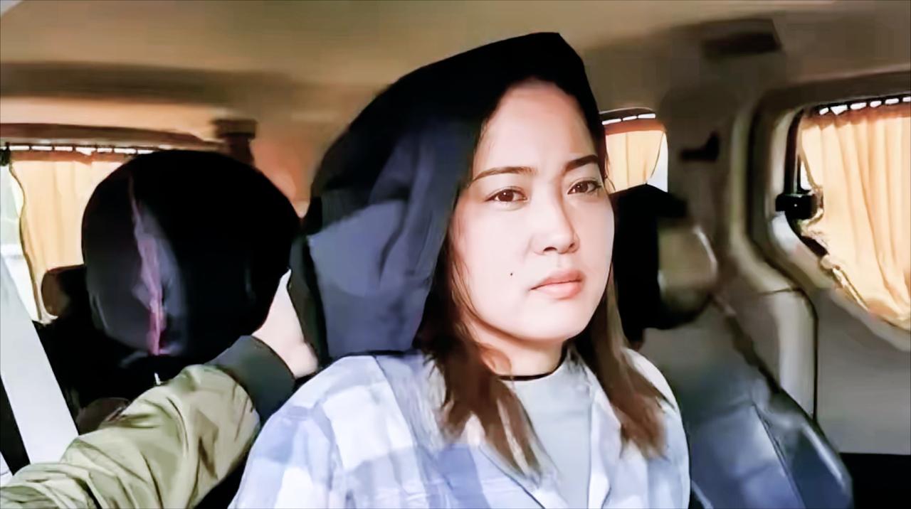 数十亿涉案资金，44岁“大姐大”明菊兰未判死刑，网友：活着比死更难受！明珍珍