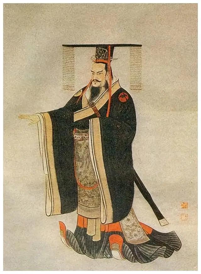 大家有没有发现，《离骚》里有句话是“朕皇考曰伯庸”，翻译过来就是“我的先父名叫伯
