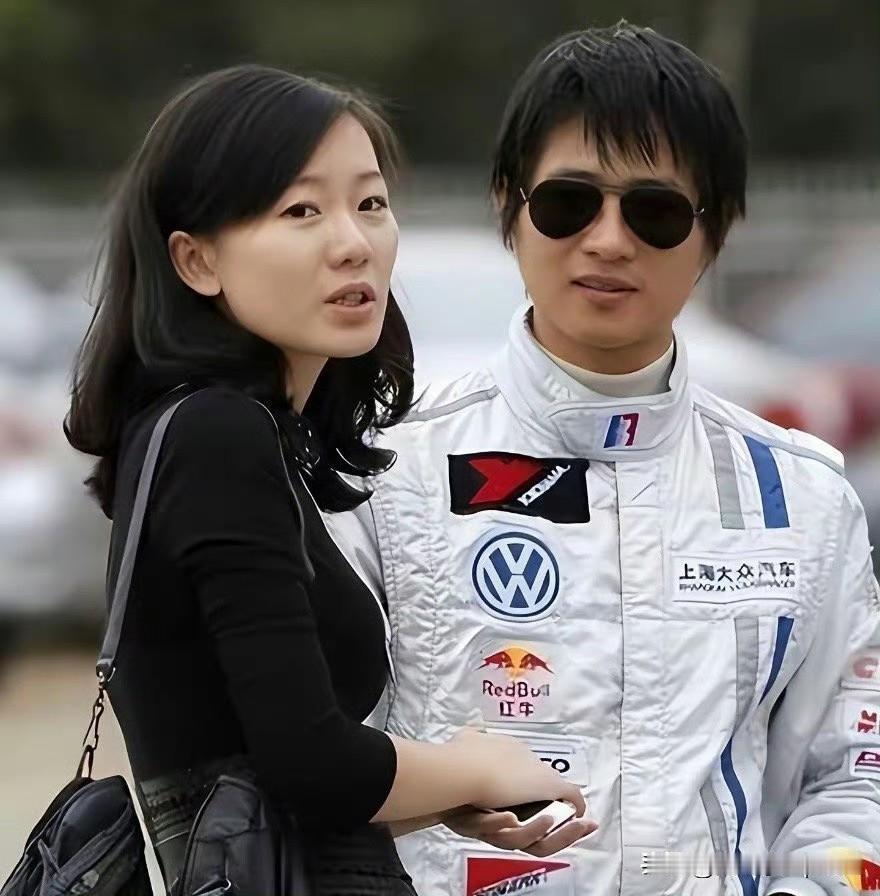 曾经的叛逆少年韩寒，如今成了真正的人生赢家。身价过亿，家庭美满，导演事业风生水