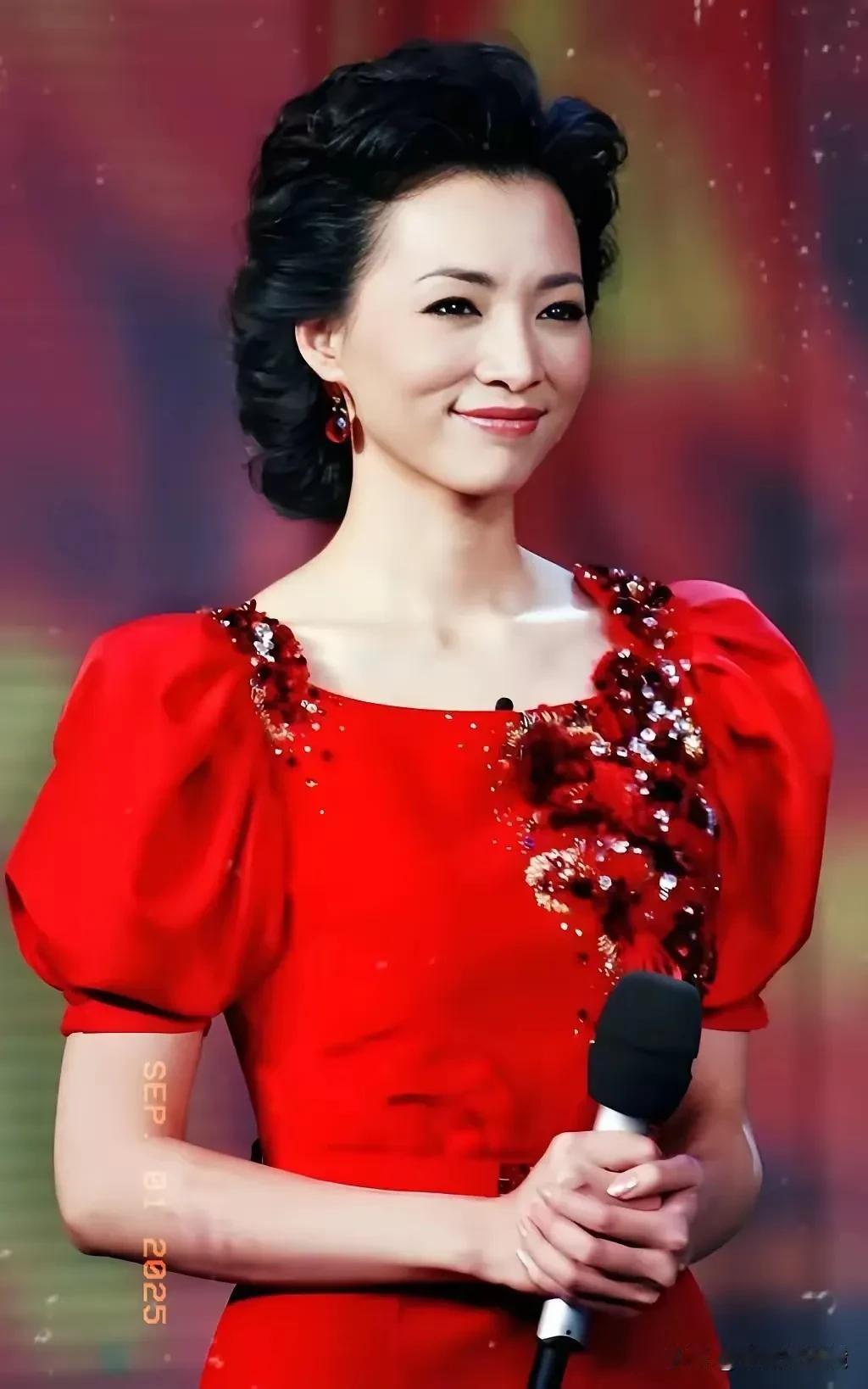 抗战胜利80周年晚会本是举国同庆的大日子，却没有主持人，难道不需要人主持吗？
