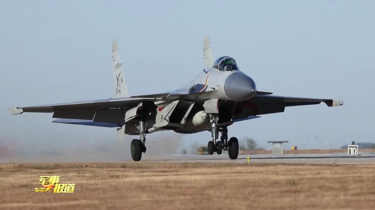 海航大歼-15伙伴加油吊舱/训练等必要时给兄弟机“奶一口”