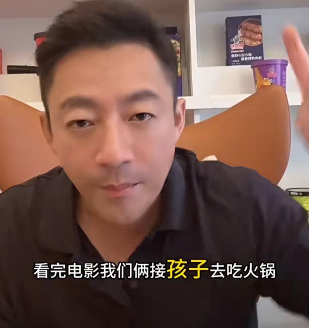 他直播时说现在他在台北，上午陪老婆马筱梅看看电影，然后下午夫妻俩再去接两个孩子放