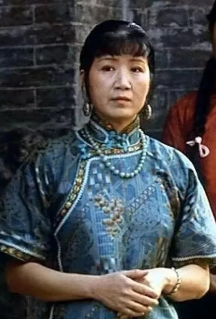 当年，张艺谋筹拍《大红灯笼高高挂》时，曹翠芬来面试，张艺谋看到她直接拒绝了：“你