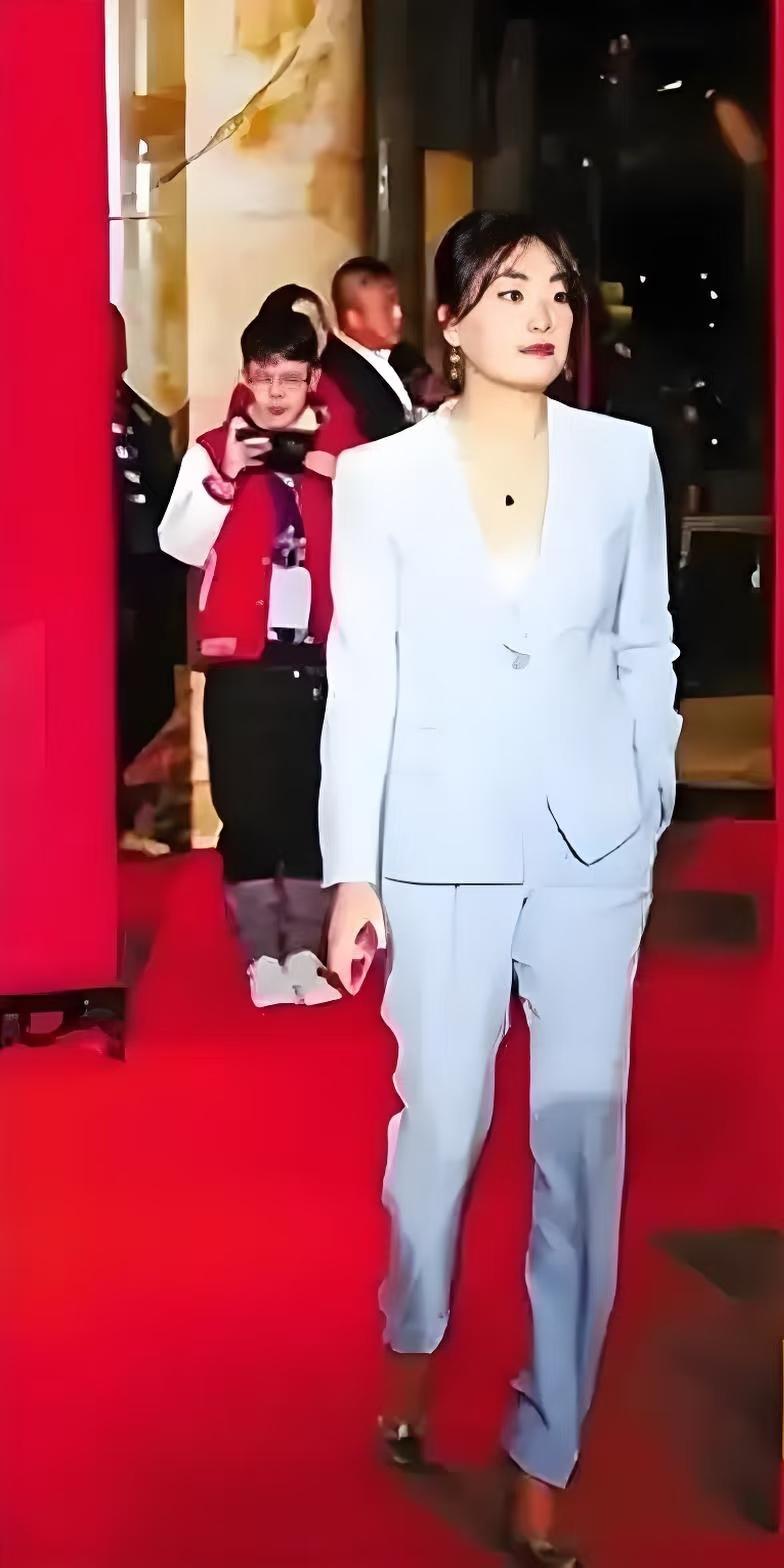 宗馥莉厉害，那杜建英母子四人闹闹哄哄好几个月，倒都给新品牌“娃小宗”造势了！杜