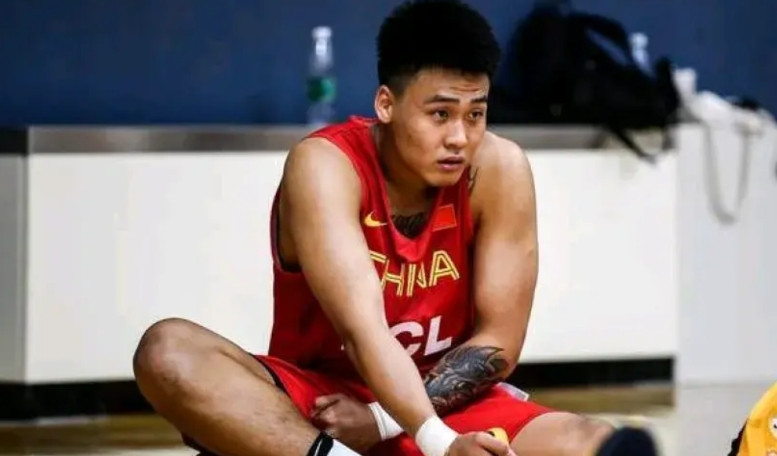 赵睿虽然从广东转会新疆后伤病不断，但有一点大家注意到了吗？赵睿从没缺席过国家对的
