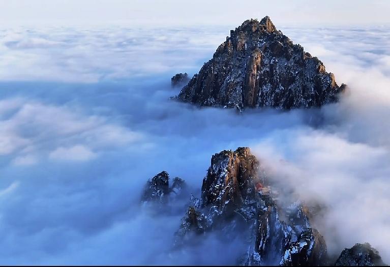 汉赵帝国镇东大将军石勒谋杀大将军王弥，吞并其军队。汉赵皇帝刘聪虽然派使节责备