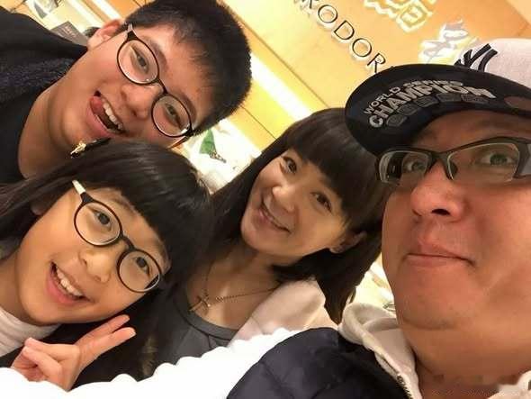 【前妻向袁惟仁道歉】2月3日，袁惟仁前妻陆元琪发长文告白袁惟仁，并晒出一家四口