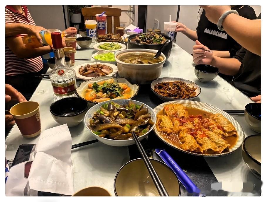 大家一定要记住，亲戚再有钱和你也没有关系。我远房表哥做生意风生水起，三家门店