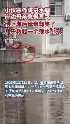 万万没想到，近日湖北鄂州，妈妈和儿子胡明正在往家走，突然儿子脱去全身的衣物，直直