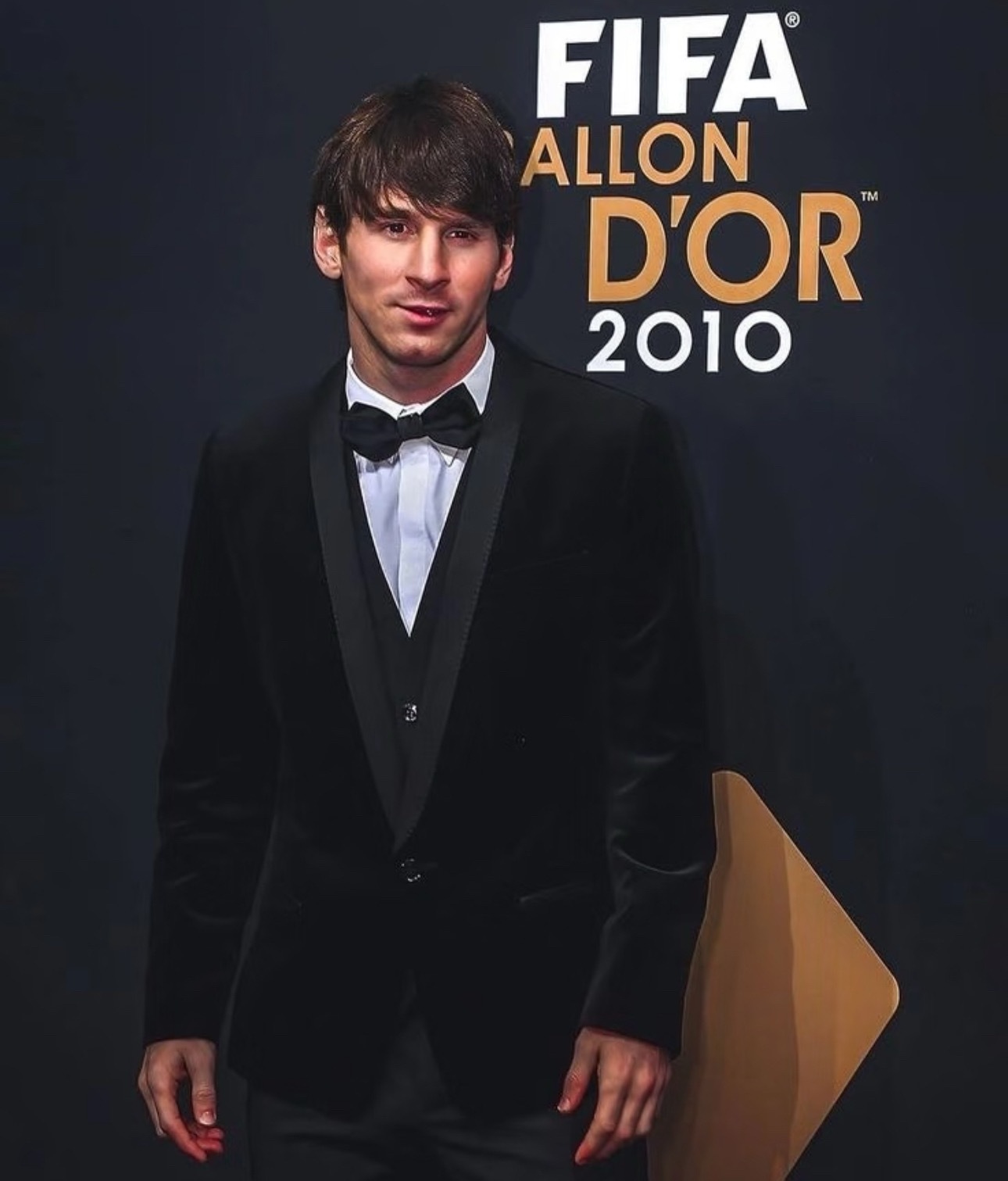 哈维爆料巴萨权力内幕：拉波尔塔因忌惮梅西影响力，亲手毁掉回归计划