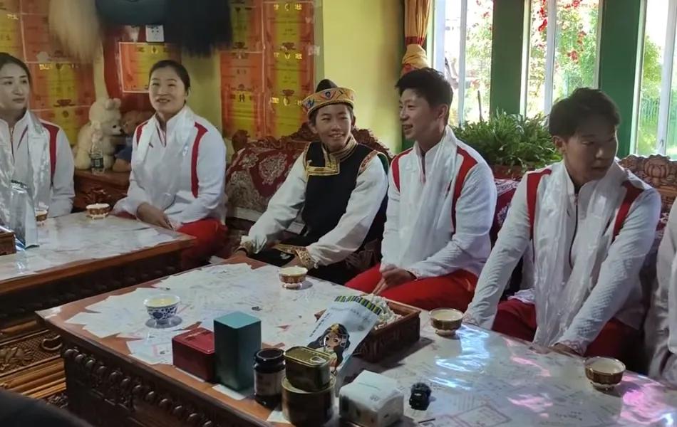 马龙首次公开回应退役传闻，一席话催人泪下，央视人民日报发文力挺最近几天，巴黎奥