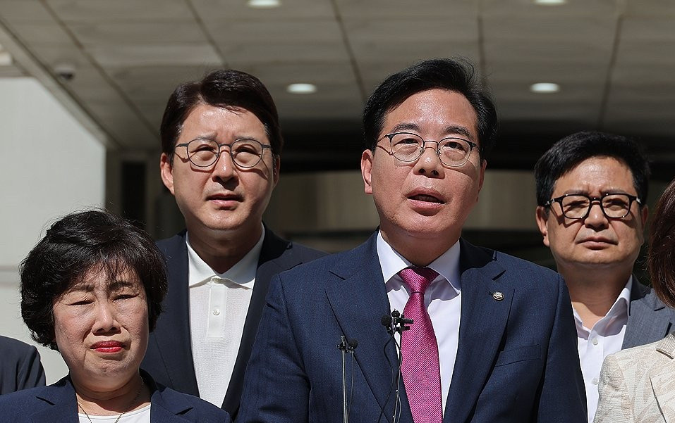 韩国总统用人，在野党气炸了！这李在明是咋回事？刚撤了一个
