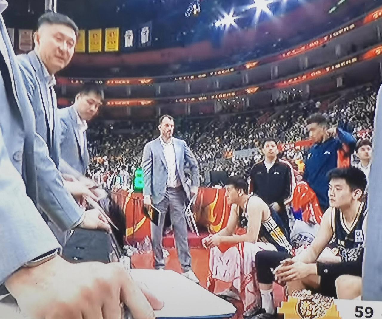 没想到崔永熙刚复出，就被赵继伟上了一课。广东队主场对阵辽宁队的第三节最后两分钟