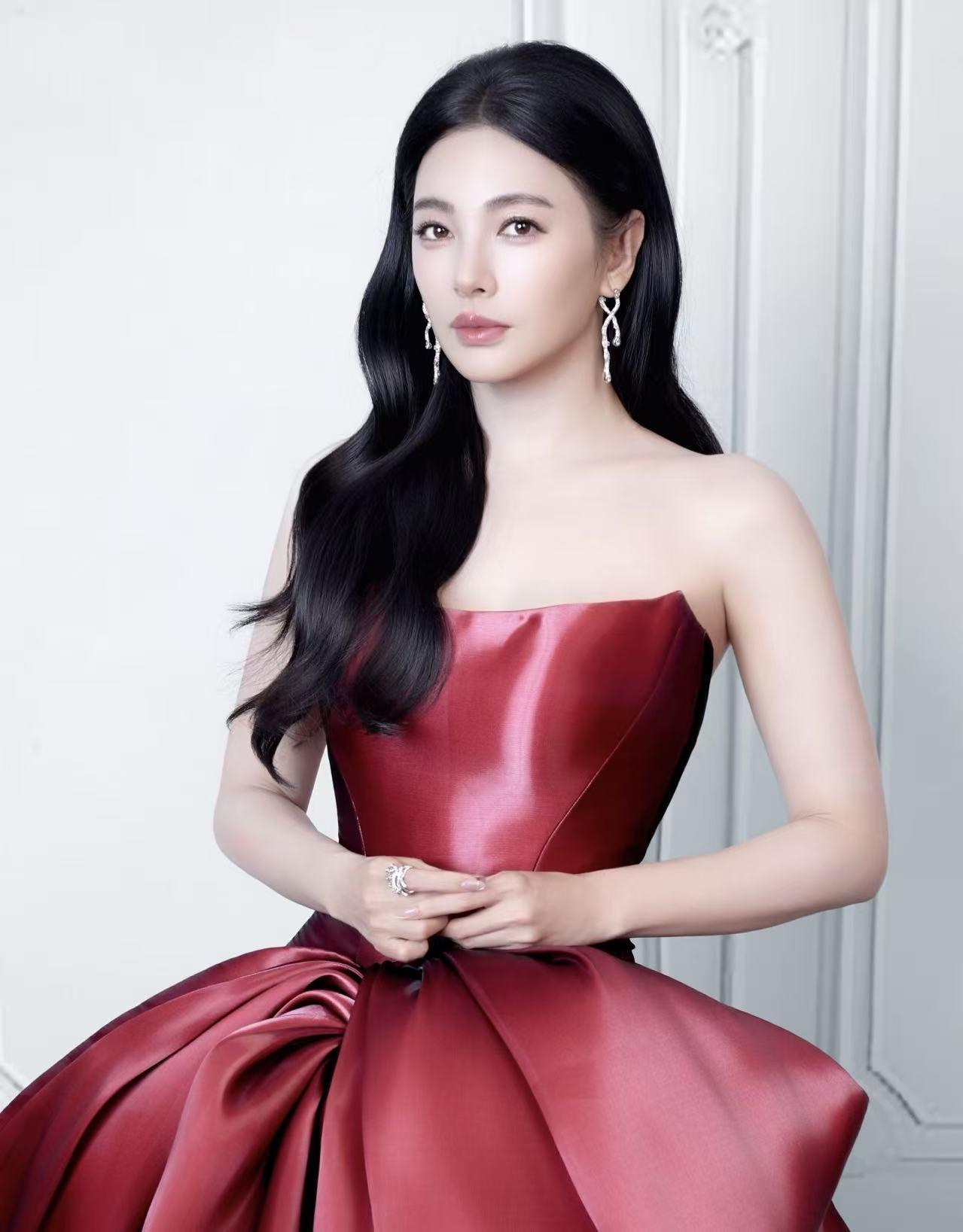 全世界都知道内娱赚钱有多疯了！辽宁卫视邀请张雨绮上春晚，没想到这事却遭到网友