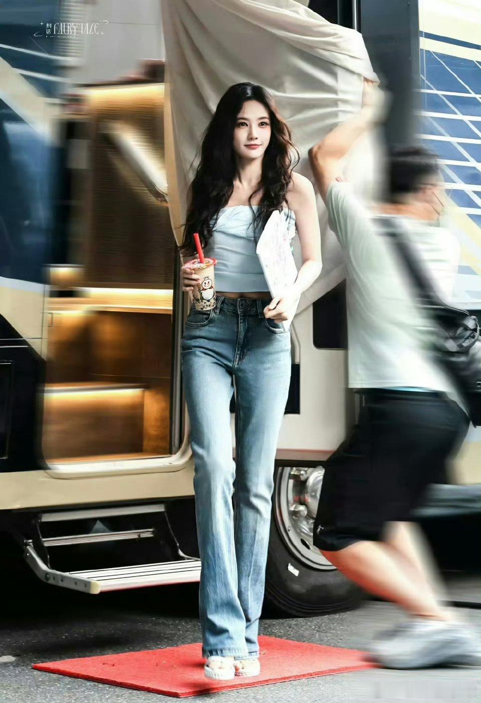 李一桐美人余这部剧的造型真的是…太爽了吧，就像在玩变装游戏，一部戏把所有风格都尝