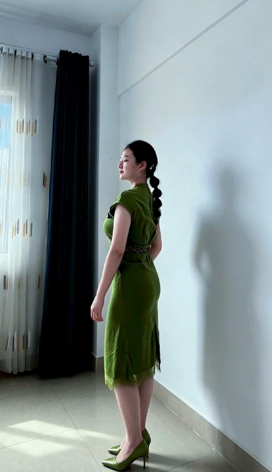 女人丰腴一点，旗袍才能穿出风韵。