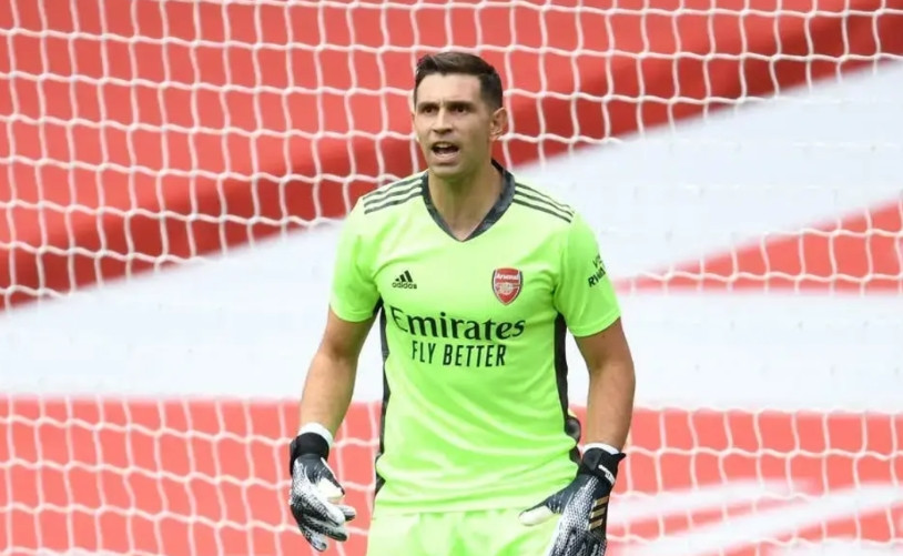 阿森纳当年将阿根廷国门马丁内斯出售，主要源于信任问题。马丁内斯为阿森纳效力长达十