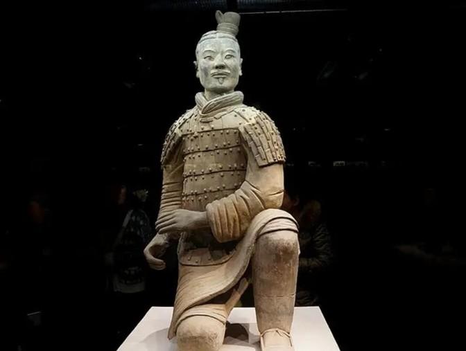 1994年，西安一架飞机起飞不到十分钟突然解体，160名乘员无一生还。紧接着人们