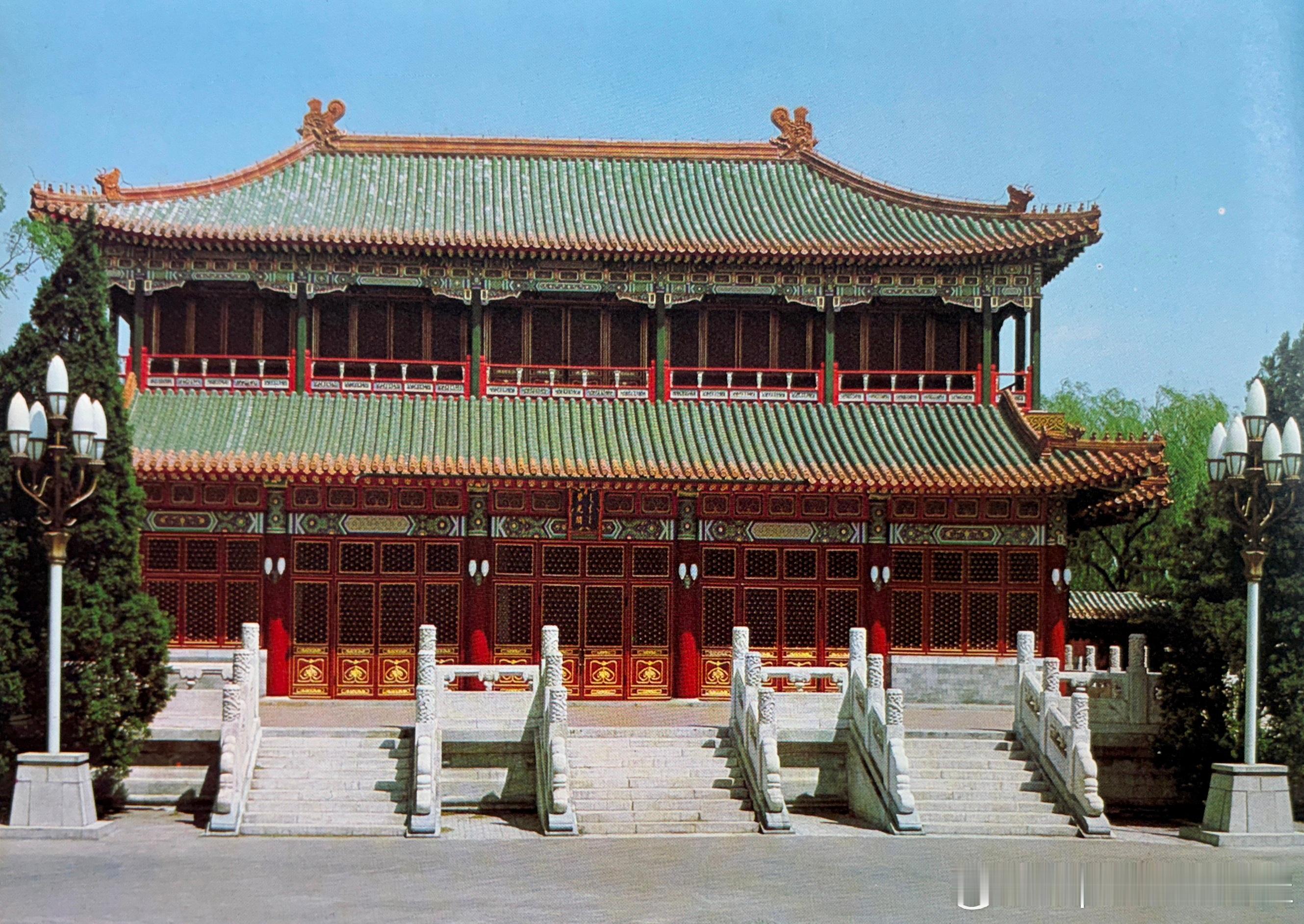 紫光阁旧名“平台”，始建于明正德年间（1506-1521年），为明武宗（正德）阅