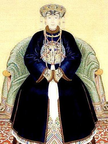 1705年，苏麻喇姑离世，康熙令十二皇子为她守孝。谁知，一太监因震惊而失言：“皇